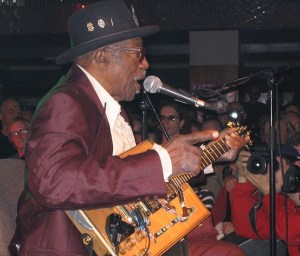 800px-Bo_Diddley_Prag_2005_02[1]